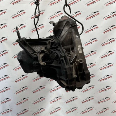 Ръчна скоростна кутия Nissan Qashqai 1.6i Q8200367222