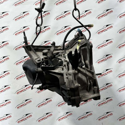 Ръчна скоростна кутия Renault Clio 3 1.2i 8200137170
